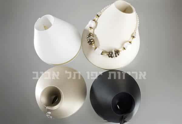 מעמד קונוס לשרשראות – מתקפל וקומפקטי לתצוגת תכשיטים - קטגוריית מעמדים לתכשיטים - סטנדים מעוצבים לעגילים, שרשראות וצמידים