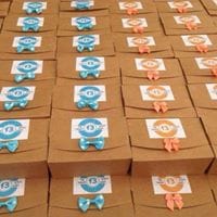 קופסאות להפתעות מתוקות – קופסת מתנה ממולאת להפתעות, שוקולדים ועוגיות - קטגוריית מארזים ליין ושוקולדים - אריזות יוקרה למתנות ואירועים