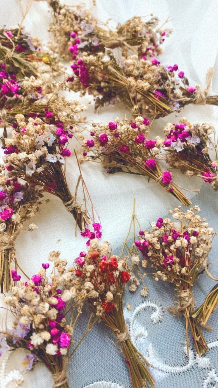 דוגמאות לזרי פרחים מיובשים קטנים דקורטיביים מהממים דוגמאות לזרי פרחים מיובשים קטנים ודקורטיביים מהממים