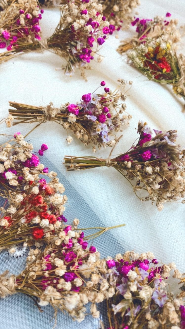 דוגמאות לזרי פרחים מיובשים קטנים דקורטיביים מהממים דוגמאות לזרי פרחים מיובשים קטנים ודקורטיביים מהממים